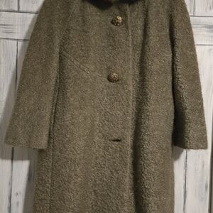 Vintage women's fur collared coat